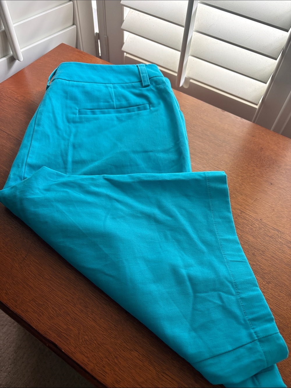 Jones Studio women’s Bright Teal Bermuda 🩳